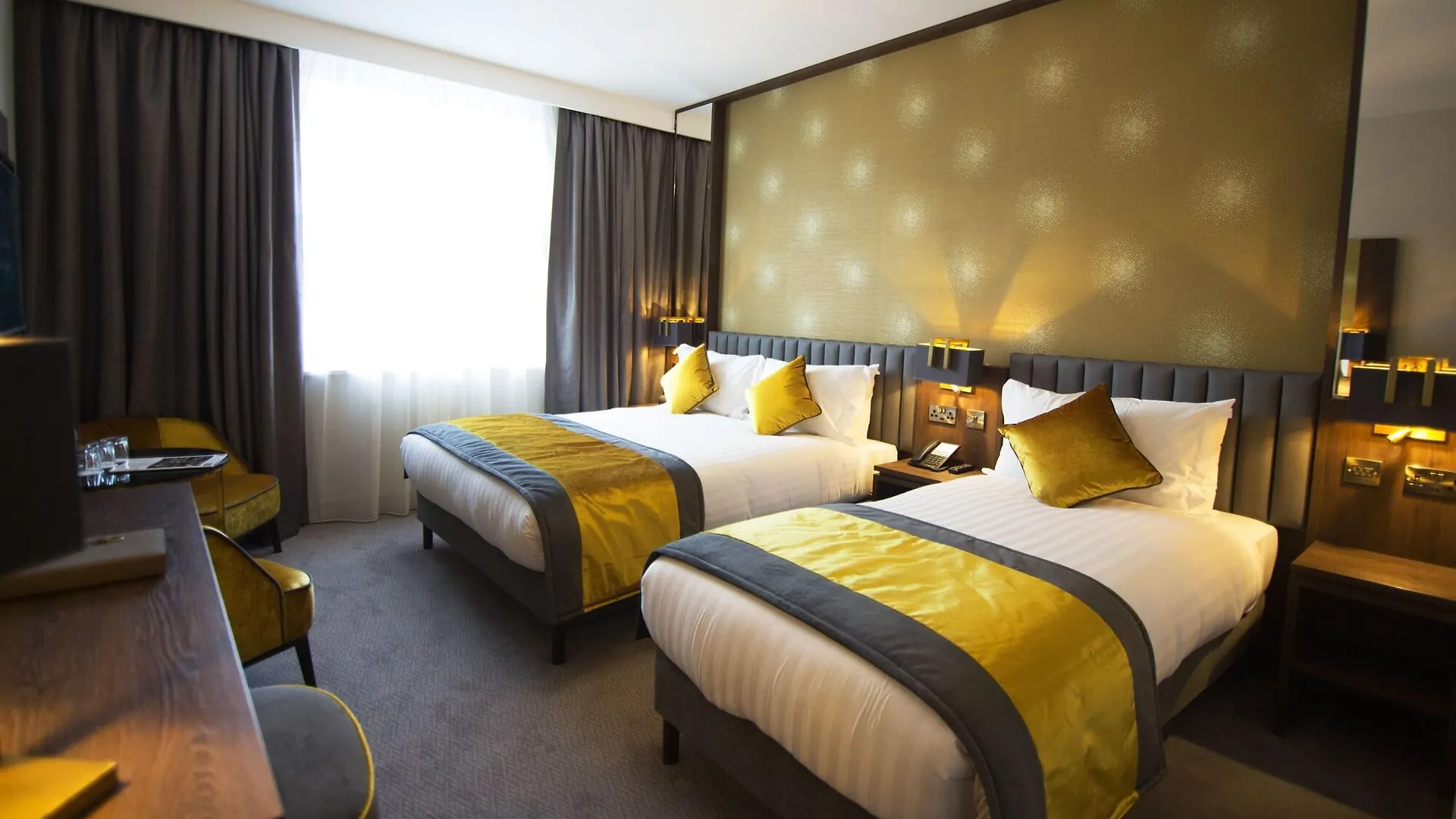 דבלין Iveagh Garden Hotel אירלנד